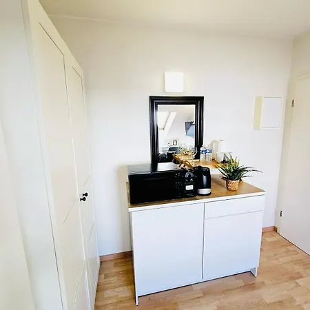 Charming Compact *